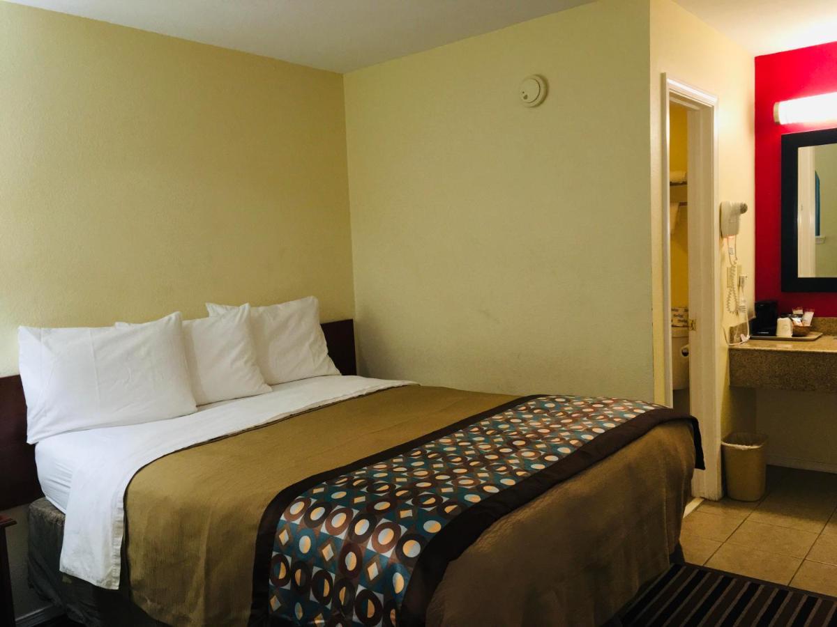 Suite 16 Motel Gore Екстериор снимка