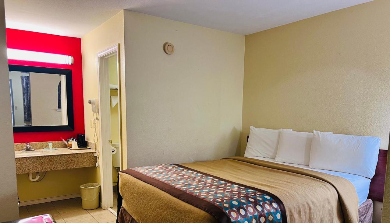 Suite 16 Motel Gore Екстериор снимка